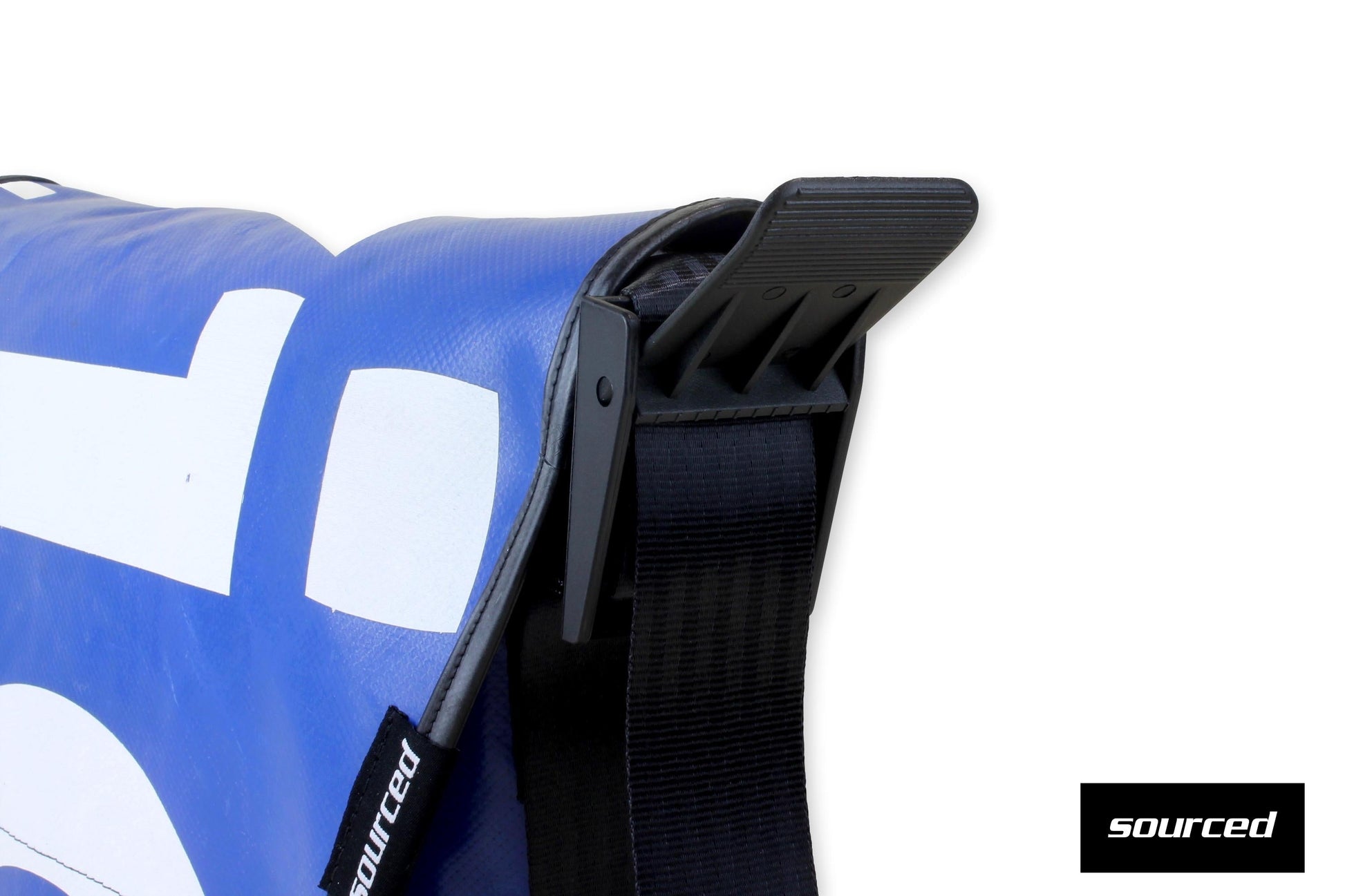 Messenger (L) – Large Recycled Truck Tarpaulin Messenger Bag – Sourced